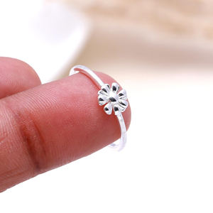 Anillo de flor de compromiso de nuevo diseño clásico, Plata de Ley 925, regalo de aniversario de compromiso minimalista Floral para mujer - Product Image 1