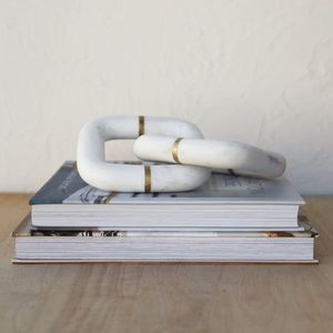 Escultura Decorativa de Cadena de Mármol Blanco Hecha a Mano, Diseño de Eslabones Esculpidos Art Deco, Decoración para el Hogar, Diwali, Ramadán, Cumpleaños, Lujo - Product Image 1