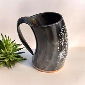 Fait sur mesure avec support gravé à la main corne à boire et corne à boire tasses en cornes de buffle idéal pour les magasins Viking - Product Image 5
