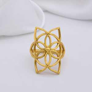 แหวนโลหะทองเหลืองสำหรับผู้หญิงดีไซน์ลายดอกไม้พร้อมชุบทองปรับได้เครื่องประดับแฟชั่น - Product Image 1