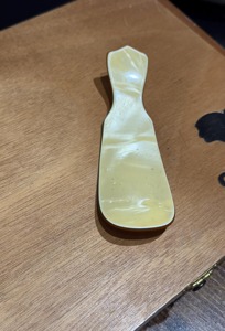 Chausse-pieds élégant blanc avec manche en bois élégant, finition polie, design ergonomique long, idéal pour la maison, les voyages, le bureau et les cadeaux - Product Image 4