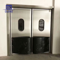 Porte battante à double action résistante aux chocs pour entrepôt et usine
