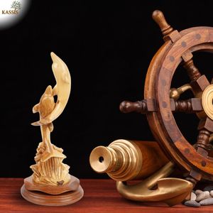 Sculpture artisanale en bois d'olivier de deux dauphins, 32 cm, fabriquée à Bethléem, Ghassan Salsa Art Deco, figurine de dauphin écologique - Product Image 6