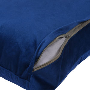 Housse de coussin moderne en coton 100% Rouge Impérial, motif floral élégant imprimé à la main, recto-verso, pour usage domestique, avec fermeture éclair. - Product Image 4