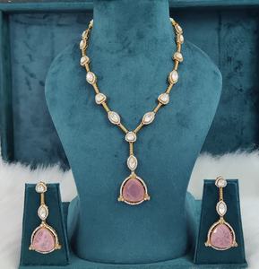 Ensemble de collier en laiton avec pierre polki et doublet en moissanite, collier minimaliste de luxe avec de belles boucles d'oreilles, idéal pour les soirées - Product Image 4