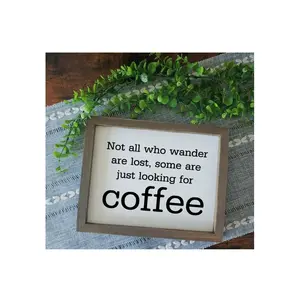 Не все, кто бродит, потерялись, некоторые просто ищут кофе с деревянными знаками с вдохновляющими цитатами.