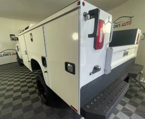 Precio Accesible 2023 - Camión de Servicio/Mecánico Usado Chevrolet S5500 con Plataforma Plana - Automático, Listo para Exportación, Entrega Global - Product Image 2