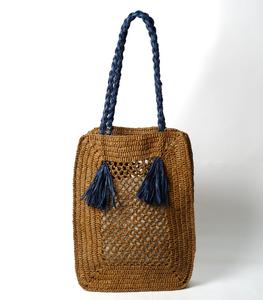 Sac fourre-tout tendance 2026 pour femme en paille et raphia écologique, tissé à la main, sac à main d'été avec poignées tressées et breloque pompon - Product Image 1