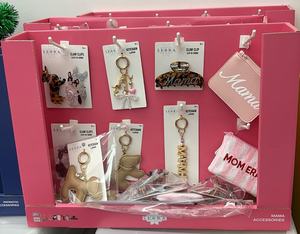 Porte-clés Disney en boîte PDQ, bijoux, boucles d'oreilles, colliers, bracelets, breloques, brosse à cheveux, peigne, accessoires HER originaux sous licence. - Product Image 4