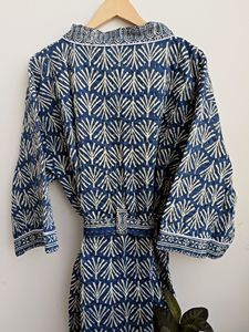 Suministro directo de fábrica hasta la rodilla con cuello en V Kantha Kimono Batas para mujeres Ropa de dormir de verano Kimono largo - Product Image 5