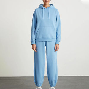 Survêtement streetwear à capuche personnalisé pour femme OEM/ODM, logo imprimé sur mesure, 100 % polyester léger, ensemble 2 pièces, coupe classique - Product Image 5