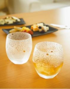 Verrerie de qualité supérieure fabriquée au Japon, parfaite pour les cadeaux pour la maison et l'hôtel Ensembles de deux paires de verres de roche Sakura de qualité supérieure - Product Image 2