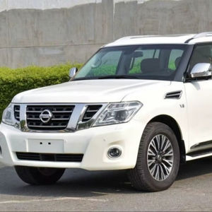 Patrol V8 City LE 2021-2022 Usado, Sedán a Gasolina, Tracción en las Cuatro Ruedas, Asientos de Cuero, Interior Oscuro, Neumáticos R18, Techo Solar Panorámico Automático, Cámara Trasera de 360° - Product Image 1