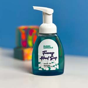 Savon liquide moussant pour les mains WILDFLOWERS aux senteurs de citron et de noix de coco, composé d'alcool, d'eau, d'aloe vera, d'huile d'olive et de glycérine - Product Image 1