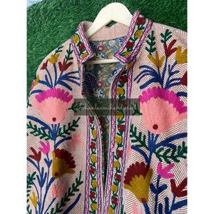 เสื้อคลุมผ้าทอมืออินเดียแบบยูนิเซ็กซ์ ผ้าฝ้ายคัดพิเศษ แจ็คเก็ตฤดูหนาวแบบสั้น พร้อมงานปักมือ สำหรับงานปาร์ตี้ ผลิตตามแบบ ODM สำหรับผู้หญิง - Product Image 3