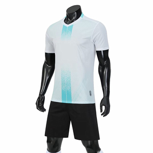 2024, diseño Retro profesional, poliéster transpirable, ropa deportiva de entrenamiento de fútbol, logotipo personalizado y nombre del equipo en uniformes - Product Image 5