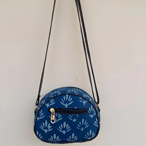 Sac à bandoulière indien fait à la main en pur coton écologique pour femmes sac à main imprimé floral Boho Sling Purse - Product Image 1