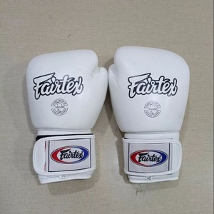 นวมชกมวย Fairtex สีขาวแบบกำหนดเอง หนังแท้ น้ำหนักเบา กันน้ำ แบบผูกเชือก สำหรับฝึกซ้อมและแข่งขัน MMA มวยไทย - Product Image 1