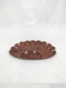 Artesanías de madera: Bandeja de servir de madera rústica y elegante con asas integradas duraderas, vajilla artesanal con estilo para uso en escritorio. - Product Image 4