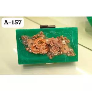 Sac à main en tissu brodé doux Un mélange de texture d'élégance et de fonctionnalité pour les femmes - Product Image 1