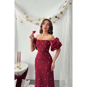 Vestido Bordado Color Borgoña con Mangas Adornadas - Borgoña - Product Image 3