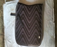 Dernier design, tapis de selle classique pour l'équitation, coussin en gel personnalisé, absorption des chocs, prix abordable, produit très demandé et tendance