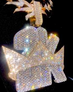 Colgante de hombre de plata chapada en oro amarillo de 14 quilates con diamante de moissanita de corte redondo de 4 quilates para fiestas - Product Image 1