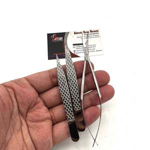 Pinzas plateadas brillantes para cejas, logotipo personalizado, acero inoxidable sostenible, pinzas para cejas con agarre de diamante puntiagudo inclinado con tijera - Product Image 2