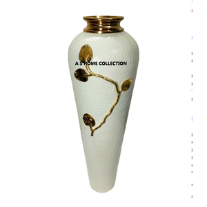 Fournitures de jardin d'intérieur en métal blanc doré Vase à fleurs Décoration de sol et de table Style américain moderne Vases au design élégant - Product Image 1
