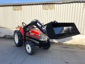 Livraison gratuite FX30S Tracteur compact 30HP 4 roues motrices + NOUVEAU Chargeur frontal |   1,5 L 3 cylindres Diesel |   18F/6R Power Shift |   Direction assistée - Product Image 6