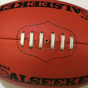 Reglas australianas de cuero Fútbol hecho de cuero natural de grano completo equipado con súper vejiga - Product Image 1