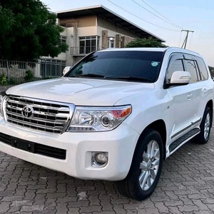 Occasion/Neuf pour LC300 Diesel SUV avec intérieur en cuir, intérieur foncé, pneus R19, transmission 9 vitesses à vendre - Product Image 5