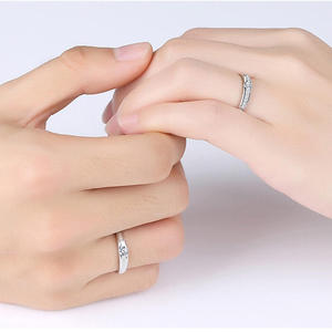 Bague pour femme Jeulia Classic en argent sterling à coupe ronde avec moissanite, topaze ou perle - Product Image 2