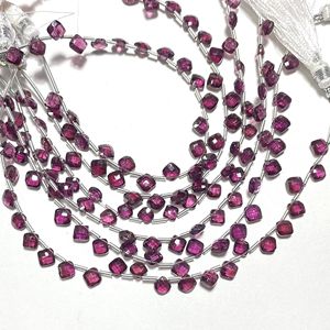 Gros Coussin Forme Briolette Rose Grenat Facettes Fantaisie Pierre Perles Pierre Naturelle 5-6.5MM Perceuse Latérale pour la Fabrication de Bijoux - Product Image 1