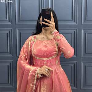 Ensemble de robe Anarkali en velours brillant Premium RF5144 pour femme, broderie en soie fendy, robe longue jusqu'au sol, silhouette flatteuse de 54 pouces - Product Image 4