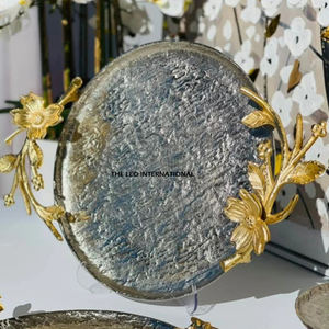 Personnalisé Style Arabe Luxe Feuille Conception Forme Ronde Argent Plaqué À La Main Creative Fruits Dessert Plateau Maison & Hôtel Utilisé - Product Image 1