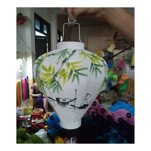 Linterna de Seda DISPONIBLE para un Estilo Festivo Tradicional y un Adorno Decorativo Puro para un Diseño Interior de Restaurante Sostenible - Product Image 3