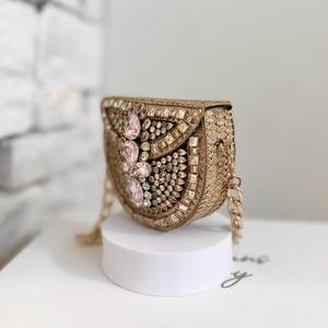 กระเป๋าคลัทช์โมเสกสำหรับงานแต่งงาน งานเลี้ยงต้อนรับ และงานเฉลิมฉลอง กระเป๋าคลัทช์โมเสกดีไซน์เนอร์พร้อมการตกแต่งด้วยหินหลากสี - Product Image 2