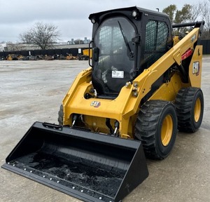 Chargeuse sur pneus compacte Caterpillar 272D3, diesel, hydraulique à haut débit |   Matériel de construction - Product Image 2