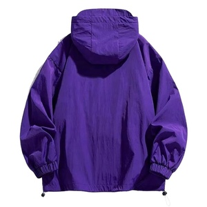 เสื้อแจ็คเก็ตแทร็คพิมพ์ลายสัตว์สำหรับผู้ชายทรงโมเดิร์นฟิต แบบบาง กันน้ำและระบายอากาศได้ดี เหมาะสำหรับการเล่นกีฬาและกิจกรรมกลางแจ้ง - Product Image 4