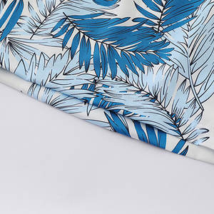 Short de plage en toile à taille élastique 100% polyester pour hommes, pantalon de plage à motif solide personnalisé OEM/ODM - Product Image 2