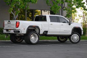 Camionetas Usadas de Alta Calidad 2024 Sierra 3500HD Denali CrewCab - Product Image 3