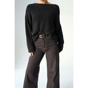 เสื้อสเวตเตอร์คอปกสีดำเข้ม - Product Image 3