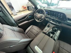 รถ Cadillac Escalade Sport Platinum ปี 2024 เบาะหนัง อัตโนมัติ ยาง R20 ไฟ LED หลังคาพาโนรามา พวงมาลัยซ้าย - Product Image 2