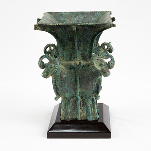 Vaso per <span class=keywords><strong>Vino</strong></span> in Bronzo Cinese Stile Antico Artigianale con Design a Quattro Arieti per Collezionisti ed Esposizioni - Product Image 4