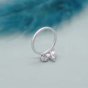 Anillo de Diamantes Toi Et Moi con Forma de Pera Doble Certificado por IGI - Product Image 4