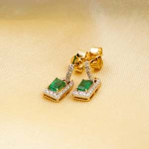 Boucles d'oreilles en émeraude et diamant - Product Image 3