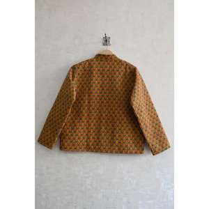 Chaqueta de Algodón Acolchada Reversible Hecha a Mano Ecológica, Estampado Floral en Bloques, Manga Larga, Cierre de Botones, Ropa de Invierno Sostenible - Product Image 4