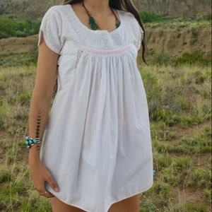 เสื้อเบลาส์ผ้าฝ้ายปักลายลูกไม้ oaxacan แบบโบราณชิ้นหายากสวยงาม - Product Image 1