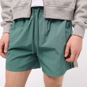 Pantalones cortos deportivos de nailon para hombre nuevos de fábrica, pantalones cortos informales de color sólido al por mayor con logotipo personalizado, bolsillo de gran calidad fabricado en Pakistán - Product Image 3